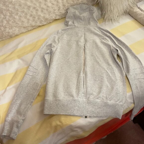 Lululemon Bliss Break Hoodie in Heathered Gray - Picture 8 of 16